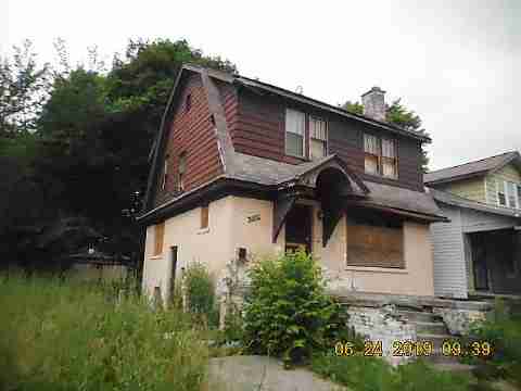 5911 Eastlawn (5)_m.jpg